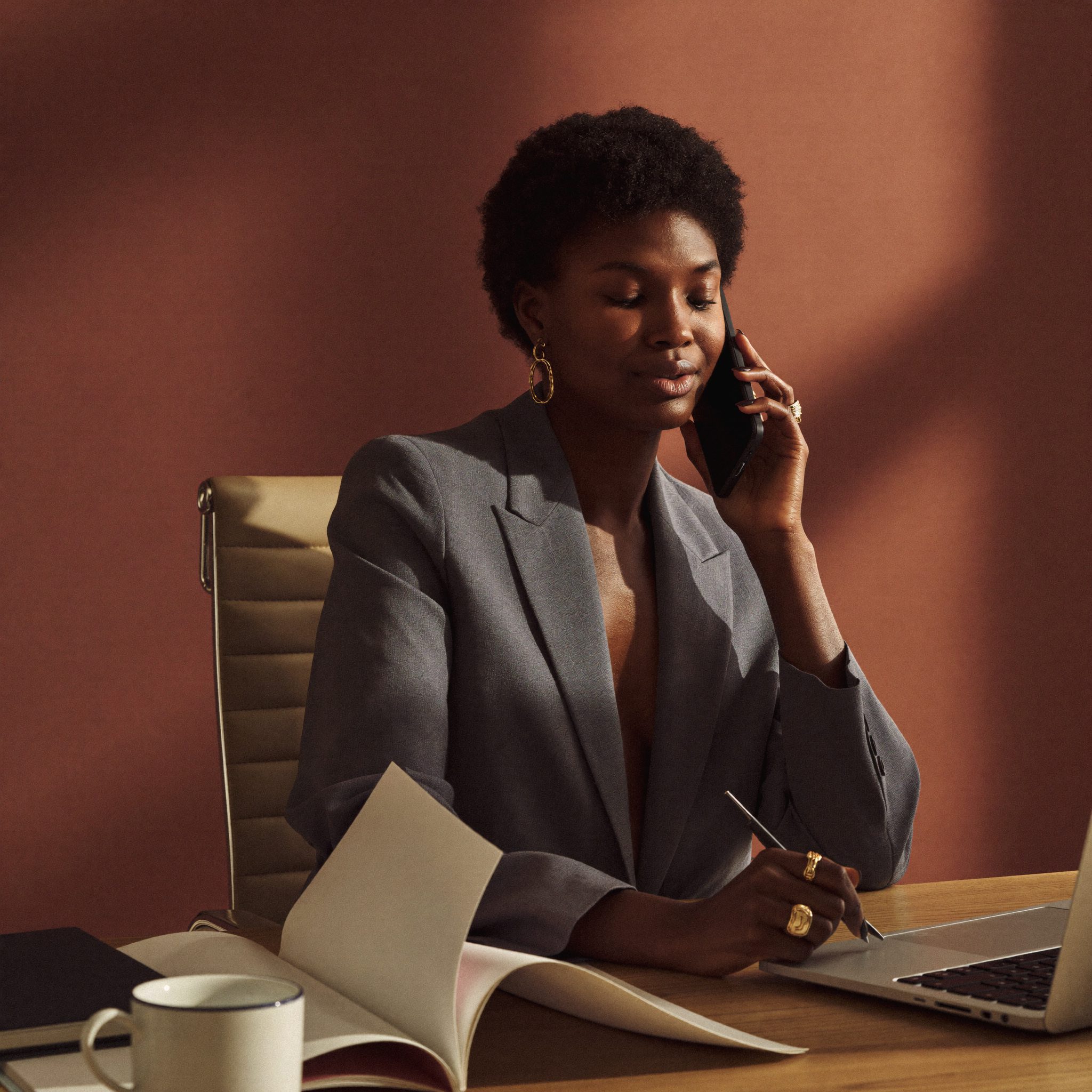 Bookkeeper on a call discussing a client's management report